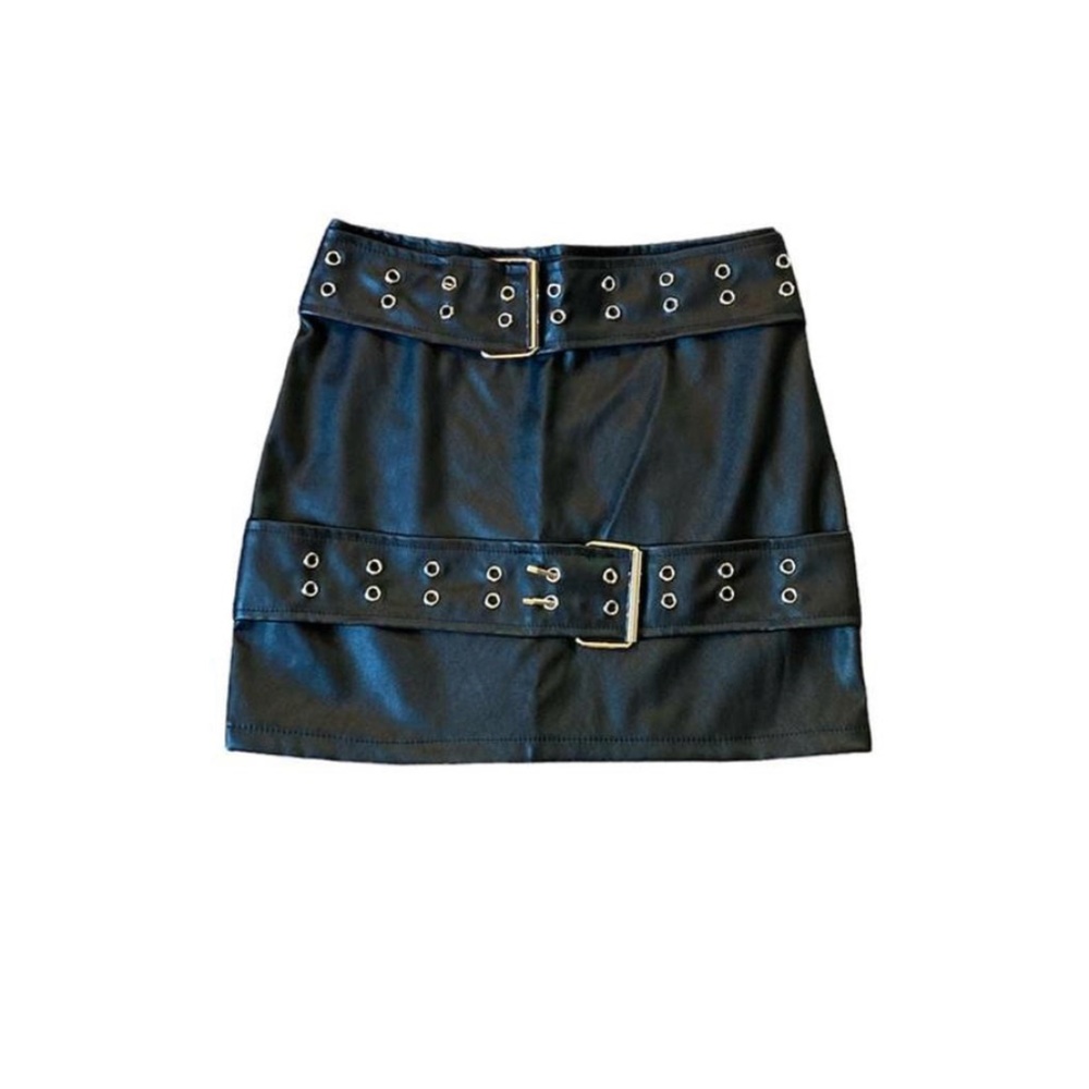 Double buckle faux leather skirt